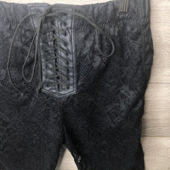 Unravel Project Size 28 Lace Layered Cycling Short - Picture 6 of 12